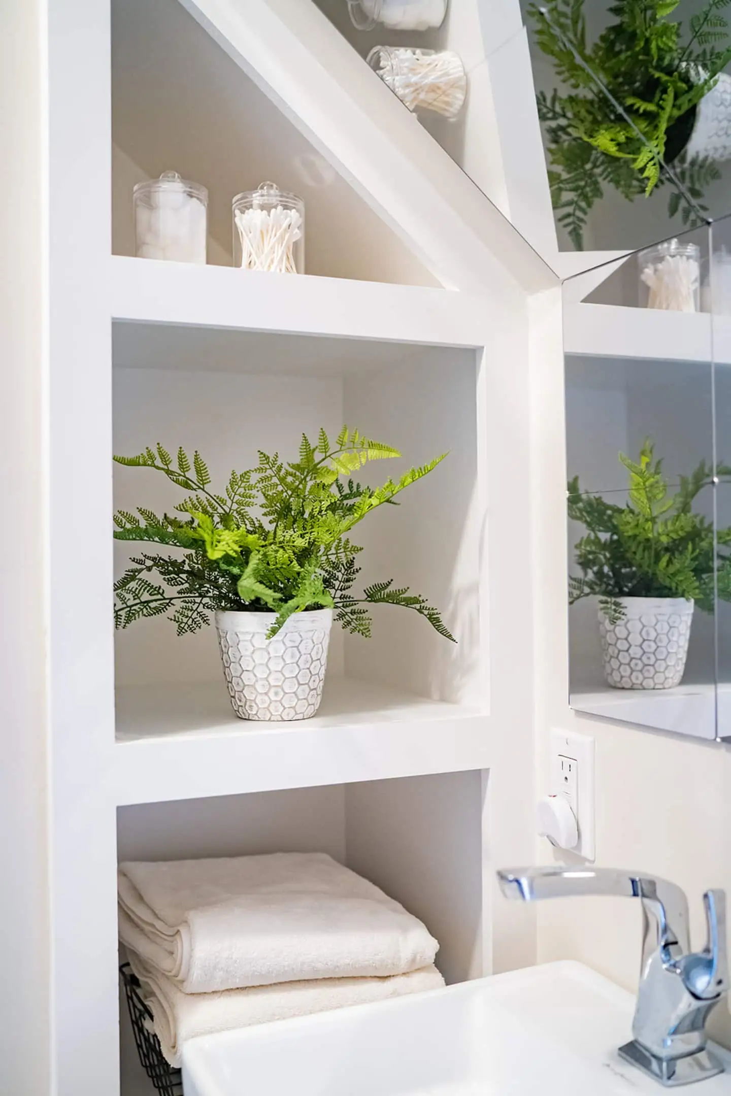 Built-in shelves and ferns in the Bay View Loft